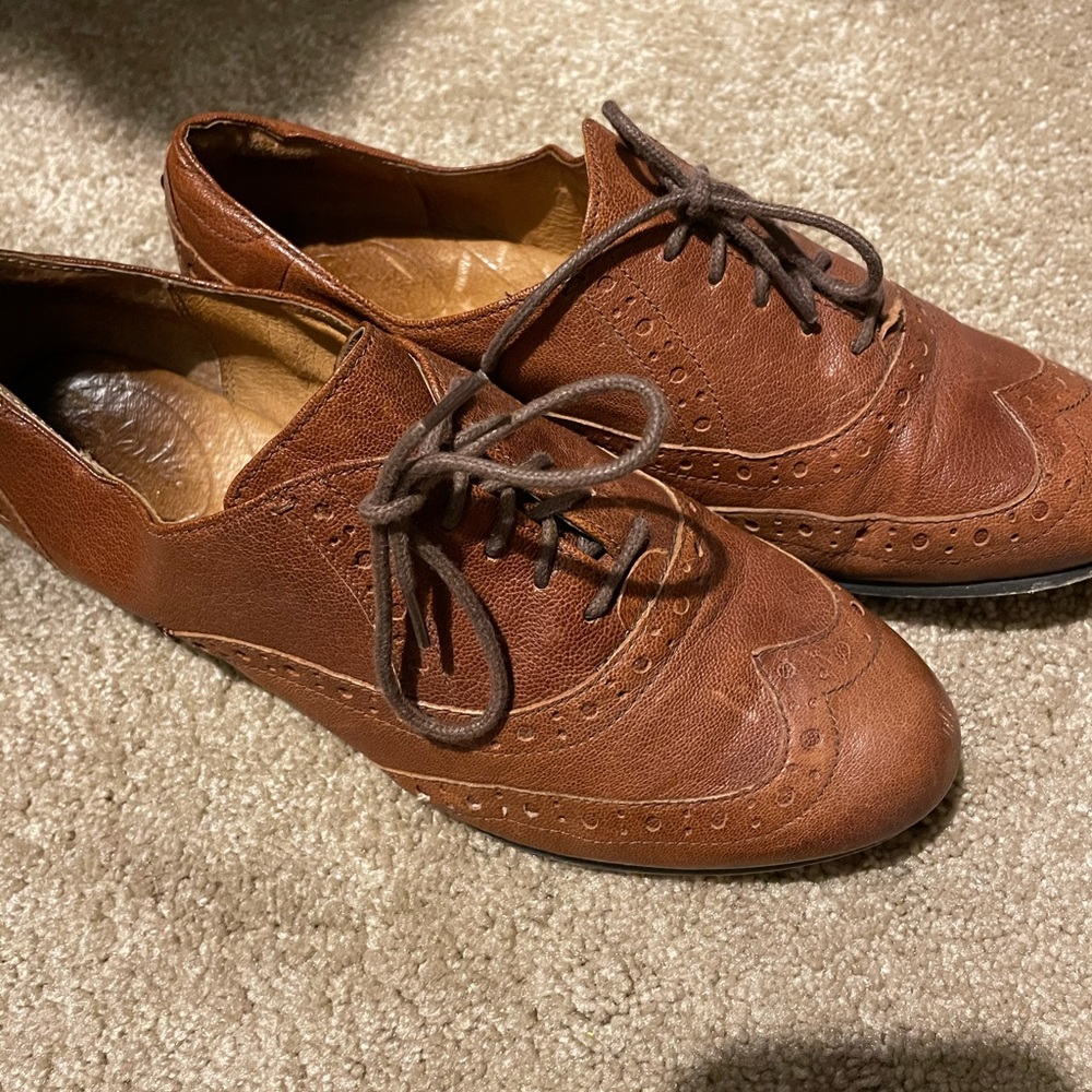 CLARKS lace / tie shoes
